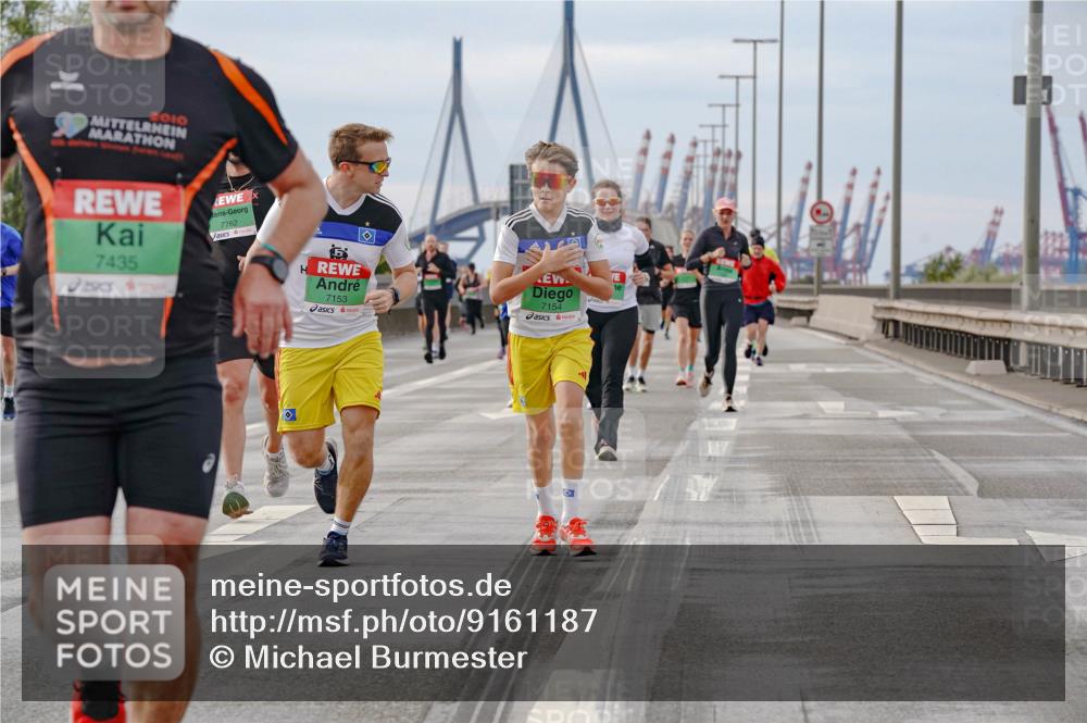 03.10.2025 - Köhlbrandbrückenlauf Michael Burmester http://msf.ph/oto/9161187 03.10.2025 15:58:20 Position 3 2010, 7435, 7762, 7153, 7154 meine-sportfotos.de