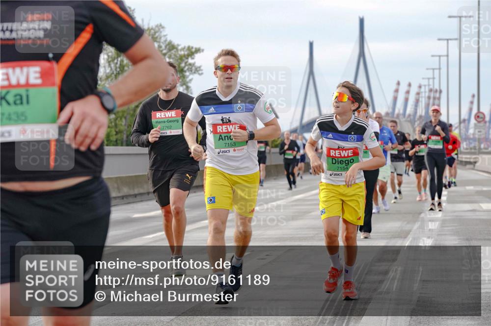 03.10.2025 - Köhlbrandbrückenlauf Michael Burmester http://msf.ph/oto/9161189 03.10.2025 15:58:21 Position 3 2010, 7435, 7762, 56, 18, 7153, 7154 meine-sportfotos.de