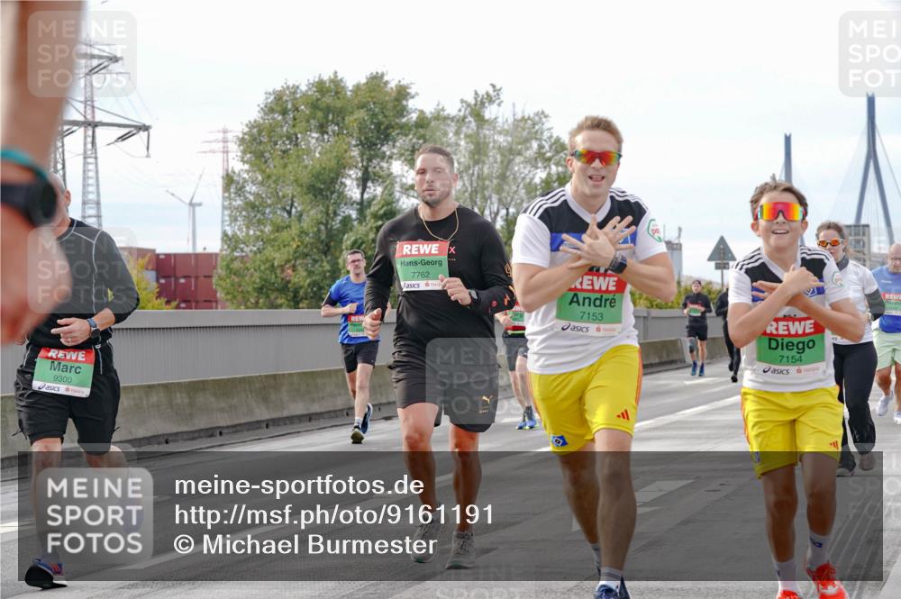 03.10.2025 - Köhlbrandbrückenlauf Michael Burmester http://msf.ph/oto/9161191 03.10.2025 15:58:22 Position 3 9300, 7762, 7153, 7154 meine-sportfotos.de