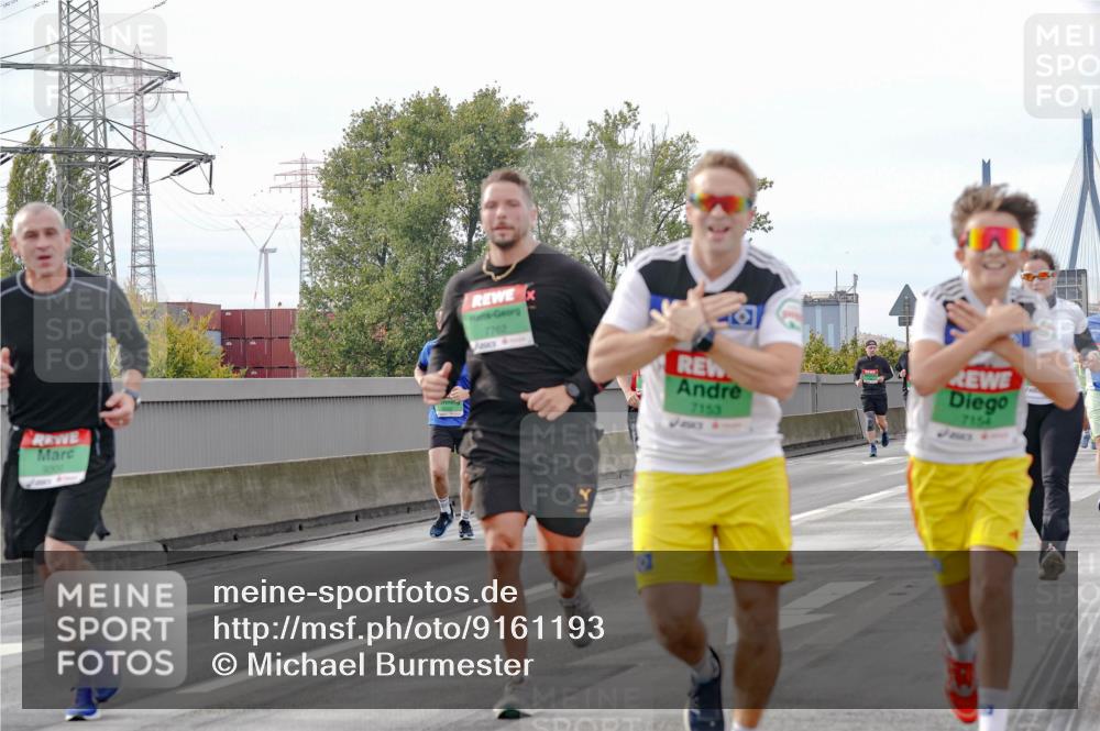 03.10.2025 - Köhlbrandbrückenlauf Michael Burmester http://msf.ph/oto/9161193 03.10.2025 15:58:22 Position 3 7762, 7153, 7154 meine-sportfotos.de