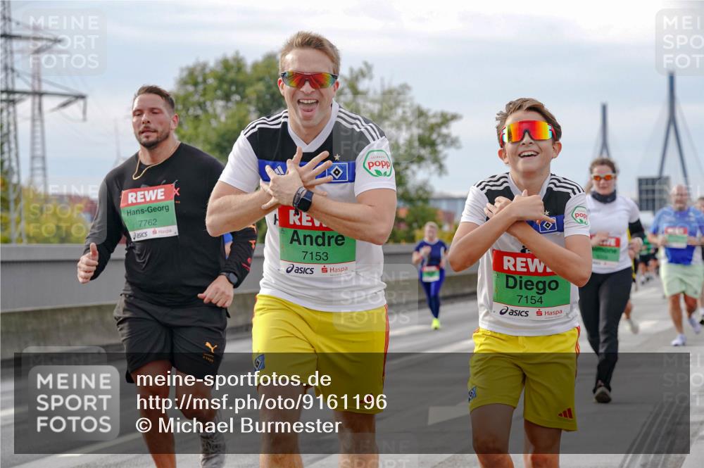 03.10.2025 - Köhlbrandbrückenlauf Michael Burmester http://msf.ph/oto/9161196 03.10.2025 15:58:23 Position 3 7762, 7153, 7154 meine-sportfotos.de