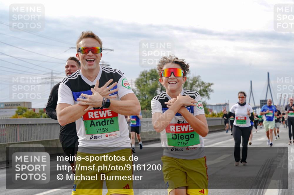 03.10.2025 - Köhlbrandbrückenlauf Michael Burmester http://msf.ph/oto/9161200 03.10.2025 15:58:24 Position 3 7153, 7154 meine-sportfotos.de