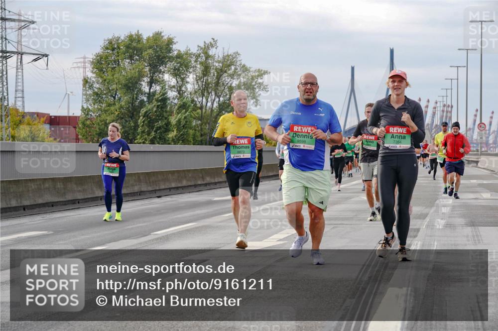 03.10.2025 - Köhlbrandbrückenlauf Michael Burmester http://msf.ph/oto/9161211 03.10.2025 15:58:28 Position 3 8873, 9598, 7354, 12 meine-sportfotos.de