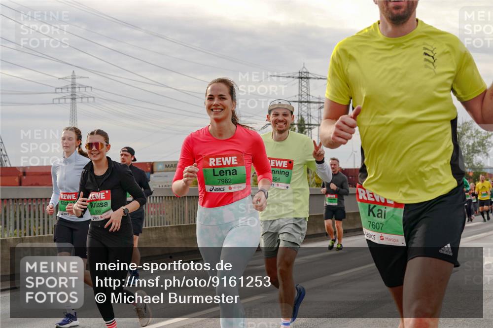 03.10.2025 - Köhlbrandbrückenlauf Michael Burmester http://msf.ph/oto/9161253 03.10.2025 15:58:40 Position 3 8088, 7962, 404, 7607 meine-sportfotos.de
