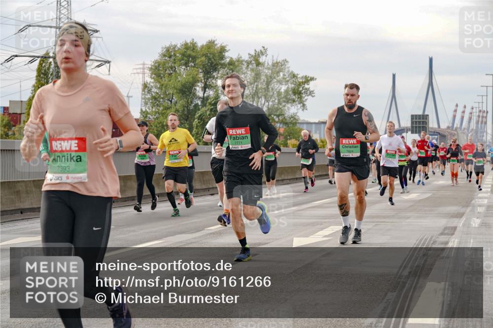 03.10.2025 - Köhlbrandbrückenlauf Michael Burmester http://msf.ph/oto/9161266 03.10.2025 15:58:46 Position 3 7393, 7771, 7624 meine-sportfotos.de