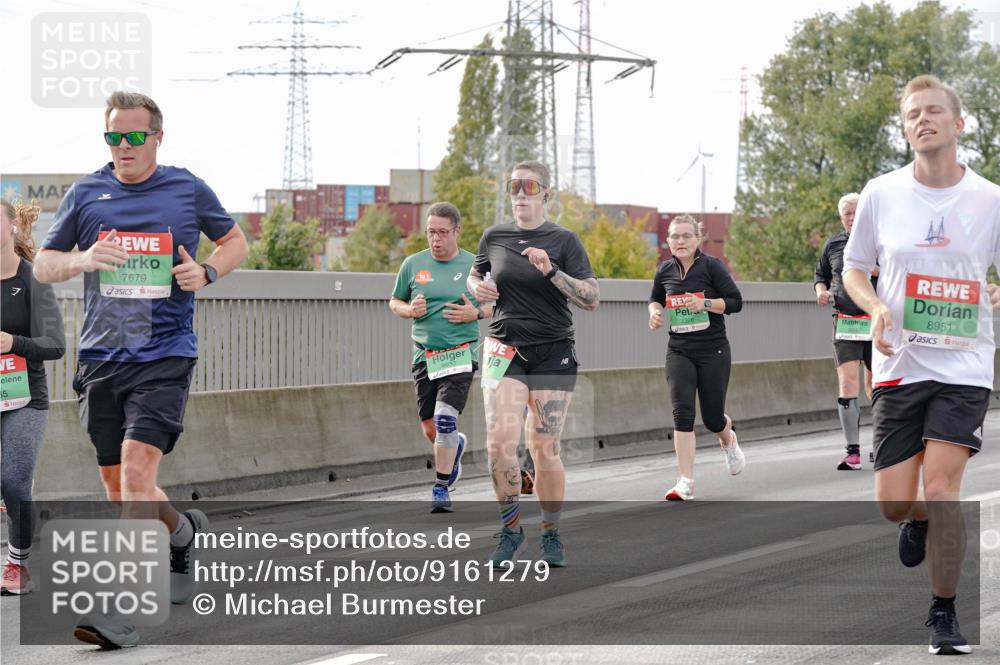 03.10.2025 - Köhlbrandbrückenlauf Michael Burmester http://msf.ph/oto/9161279 03.10.2025 15:58:52 Position 3 35, 7679, 9033, 8951 meine-sportfotos.de