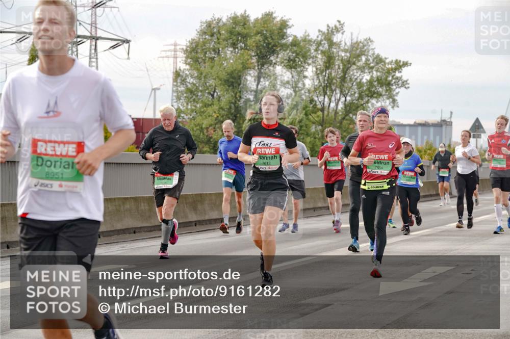 03.10.2025 - Köhlbrandbrückenlauf Michael Burmester http://msf.ph/oto/9161282 03.10.2025 15:58:53 Position 3 8951, 7612, 7854 meine-sportfotos.de