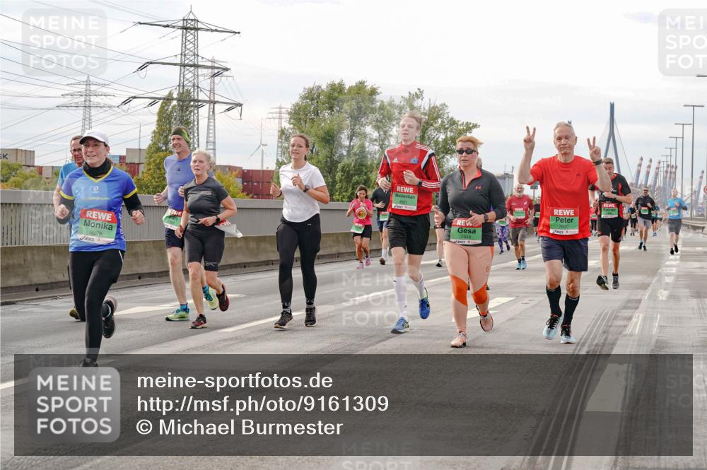 03.10.2025 - Köhlbrandbrückenlauf Michael Burmester http://msf.ph/oto/9161309 03.10.2025 15:59:00 Position 3 9229, 8821, 7348, 7800 meine-sportfotos.de