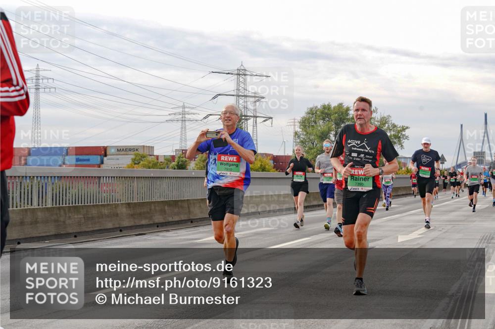 03.10.2025 - Köhlbrandbrückenlauf Michael Burmester http://msf.ph/oto/9161323 03.10.2025 15:59:05 Position 3 7910, 15, 16, 7390 meine-sportfotos.de