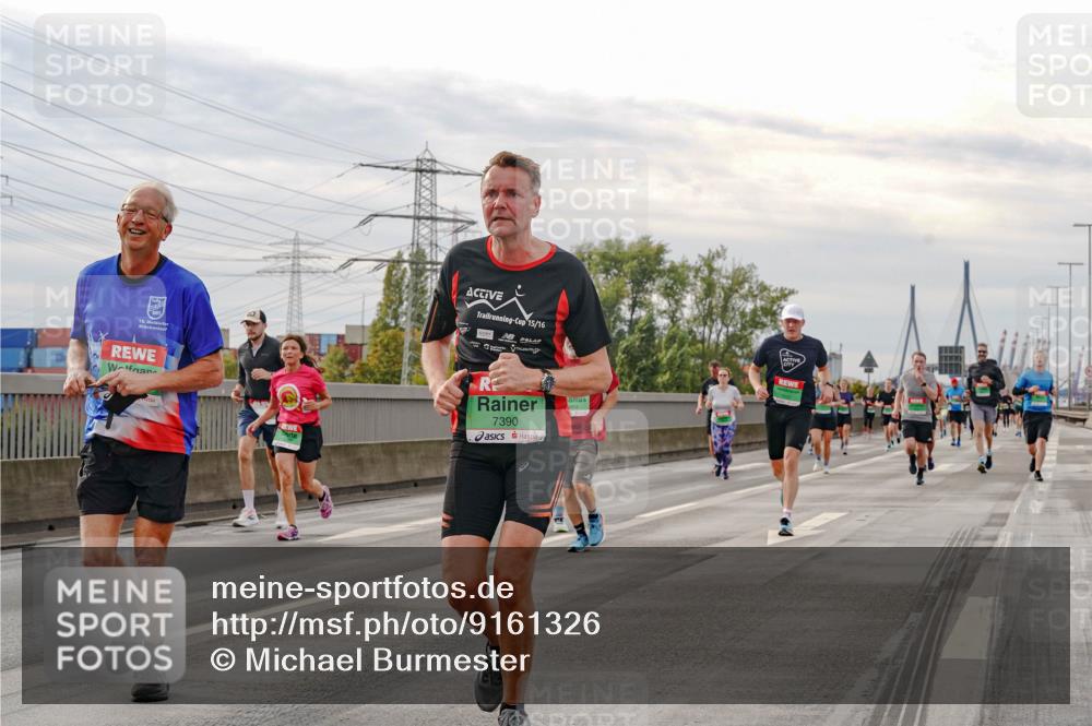 03.10.2025 - Köhlbrandbrückenlauf Michael Burmester http://msf.ph/oto/9161326 03.10.2025 15:59:05 Position 3 15, 15, 16, 7390 meine-sportfotos.de