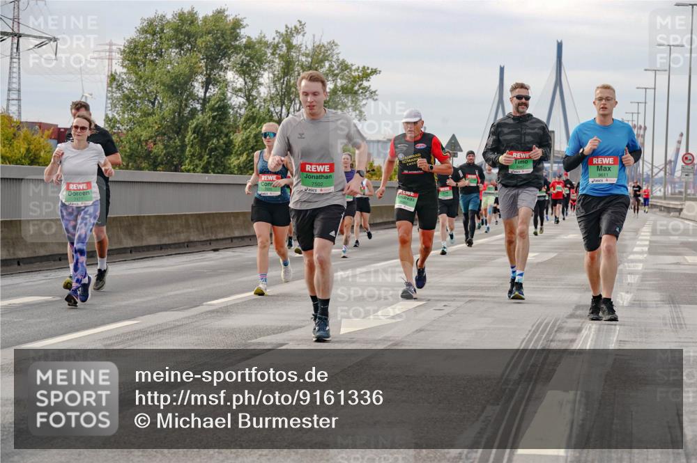 03.10.2025 - Köhlbrandbrückenlauf Michael Burmester http://msf.ph/oto/9161336 03.10.2025 15:59:10 Position 3 7502, 7177, 9611 meine-sportfotos.de