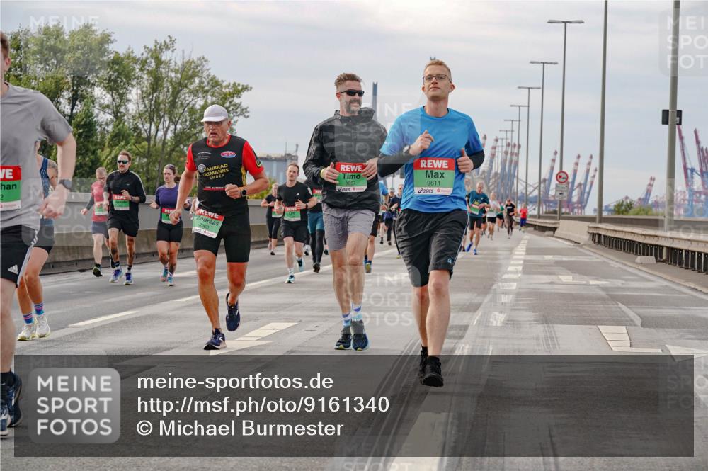 03.10.2025 - Köhlbrandbrückenlauf Michael Burmester http://msf.ph/oto/9161340 03.10.2025 15:59:11 Position 3 2, 8957, 9611, 8960 meine-sportfotos.de