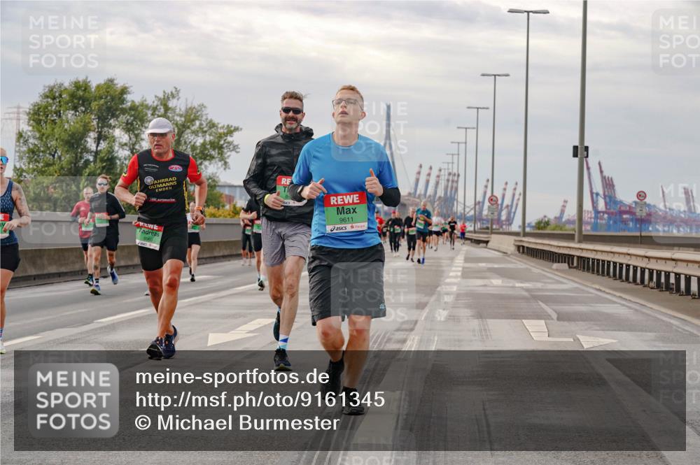 03.10.2025 - Köhlbrandbrückenlauf Michael Burmester http://msf.ph/oto/9161345 03.10.2025 15:59:12 Position 3 8960, 9611 meine-sportfotos.de