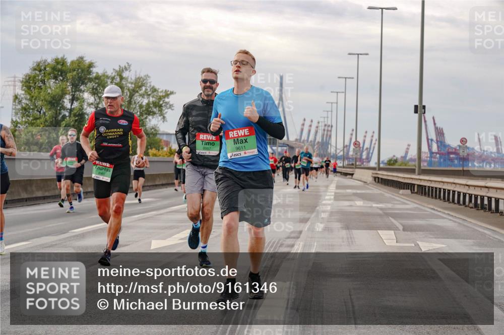 03.10.2025 - Köhlbrandbrückenlauf Michael Burmester http://msf.ph/oto/9161346 03.10.2025 15:59:12 Position 3 8957, 9611, 8960 meine-sportfotos.de