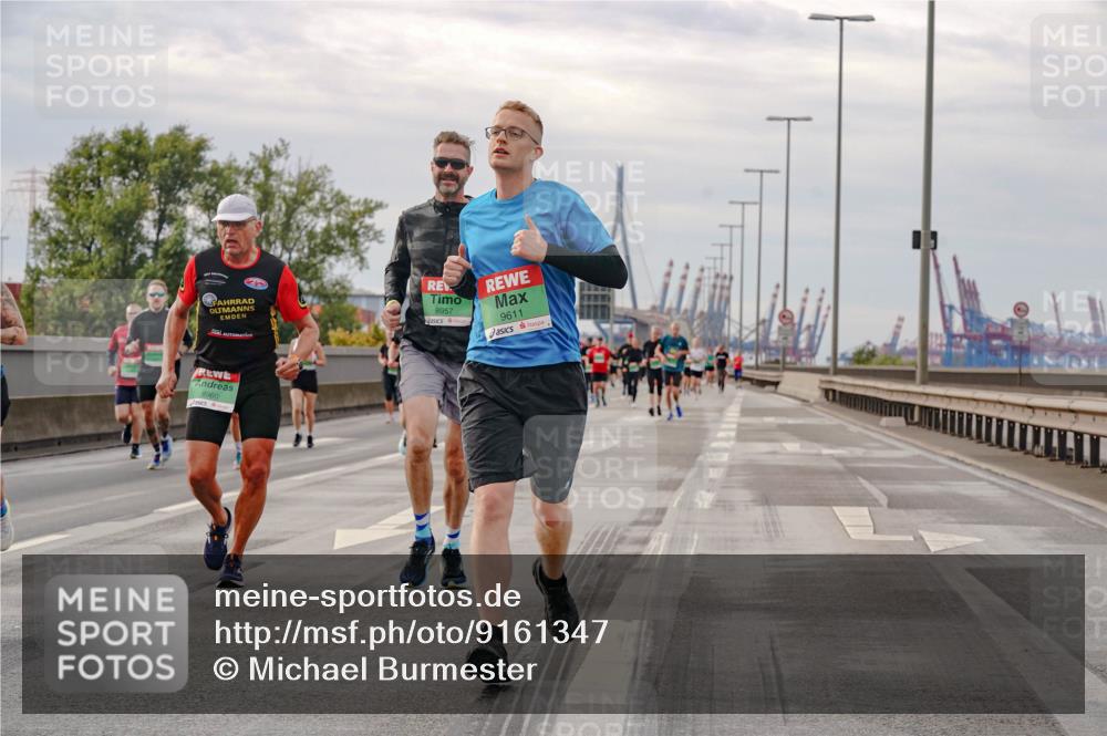 03.10.2025 - Köhlbrandbrückenlauf Michael Burmester http://msf.ph/oto/9161347 03.10.2025 15:59:12 Position 3 8957, 9611, 8960 meine-sportfotos.de