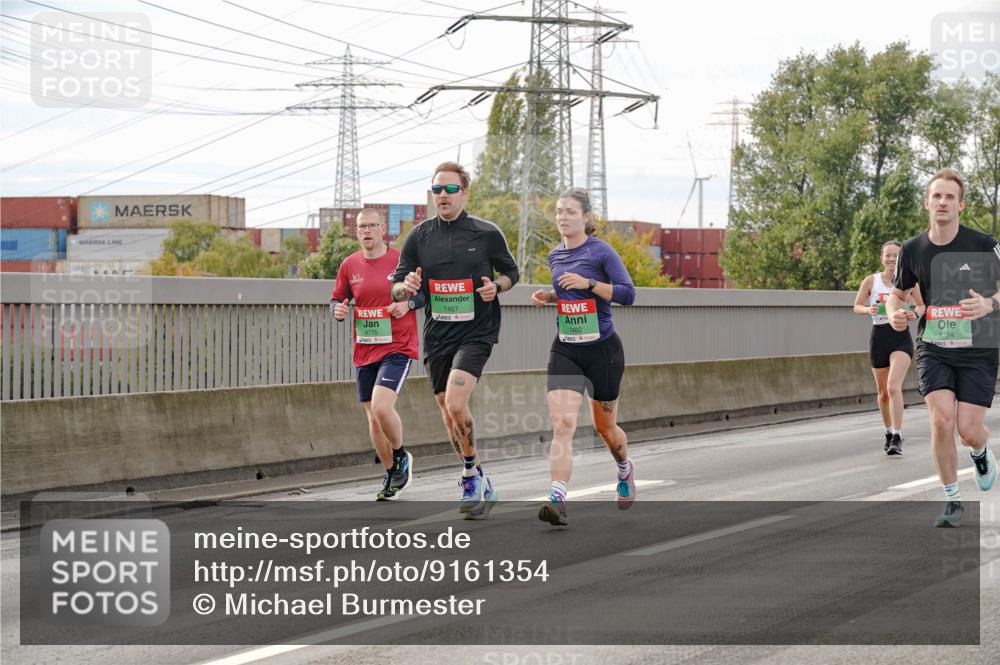 03.10.2025 - Köhlbrandbrückenlauf Michael Burmester http://msf.ph/oto/9161354 03.10.2025 15:59:16 Position 3 8775, 7457, 7482, 8774 meine-sportfotos.de
