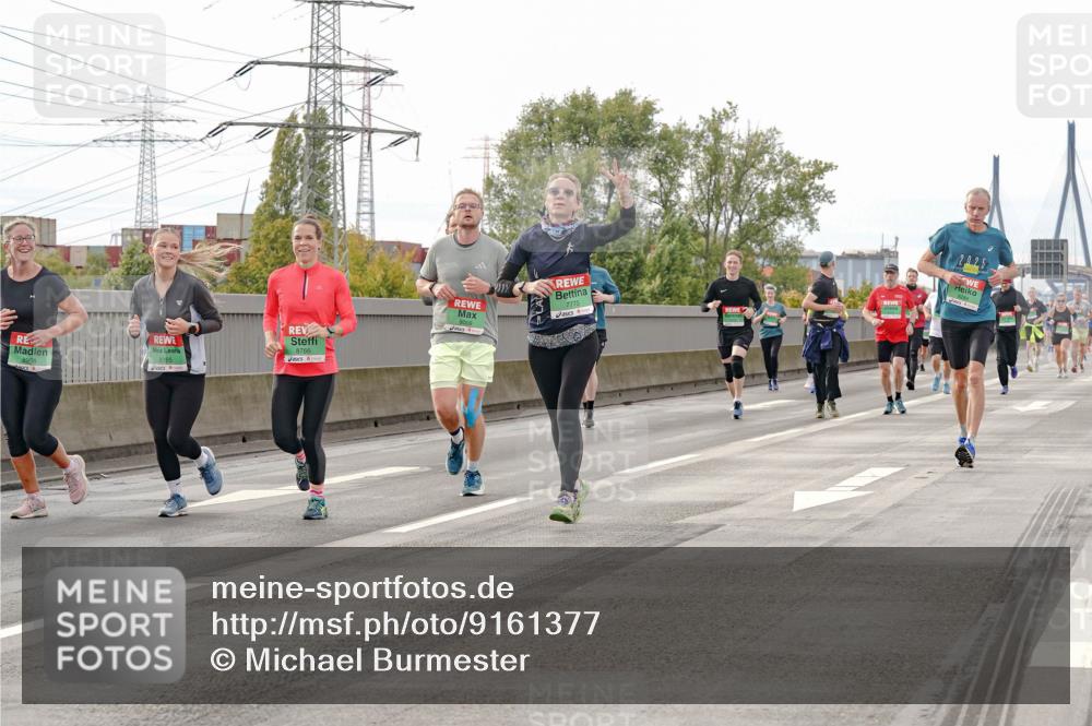 03.10.2025 - Köhlbrandbrückenlauf Michael Burmester http://msf.ph/oto/9161377 03.10.2025 15:59:25 Position 3 8958, 8765, 8766, 7775 meine-sportfotos.de