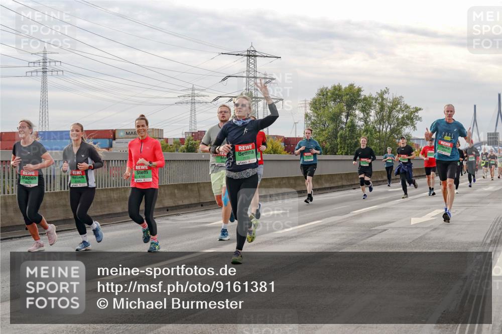 03.10.2025 - Köhlbrandbrückenlauf Michael Burmester http://msf.ph/oto/9161381 03.10.2025 15:59:26 Position 3 8765, 8958, 7775 meine-sportfotos.de