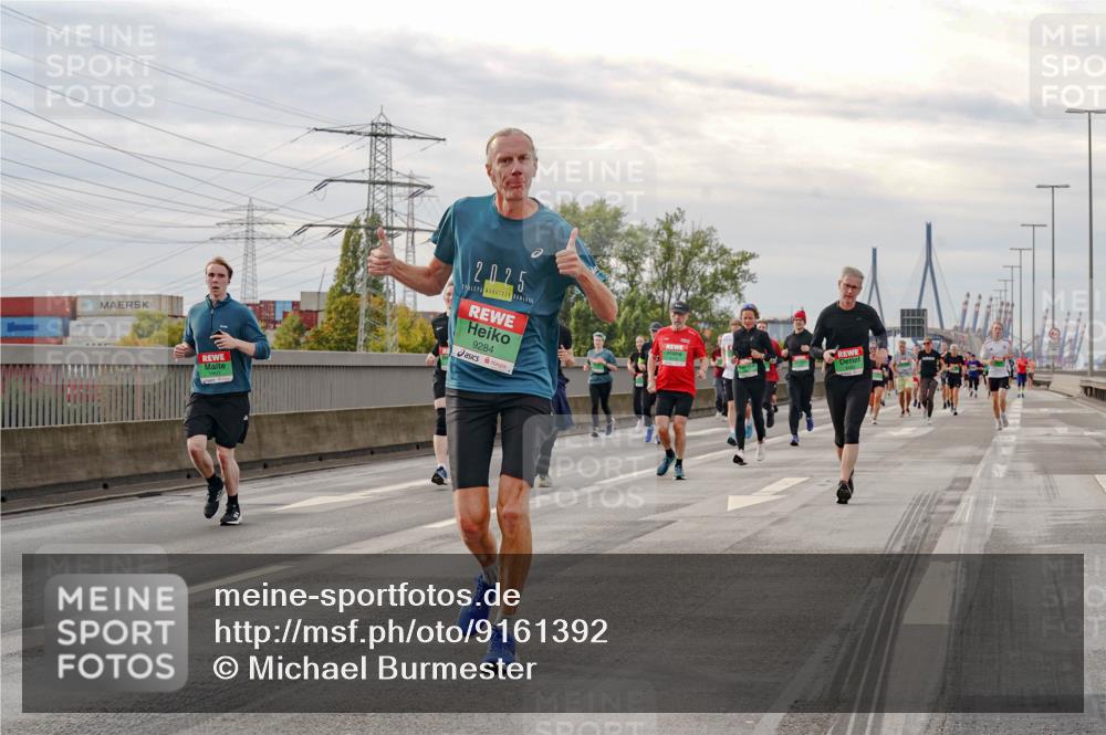 03.10.2025 - Köhlbrandbrückenlauf Michael Burmester http://msf.ph/oto/9161392 03.10.2025 15:59:29 Position 3 2, 025, 9284 meine-sportfotos.de