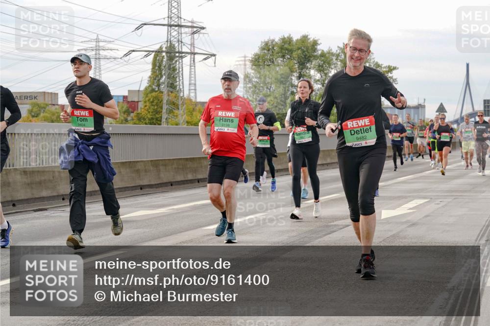03.10.2025 - Köhlbrandbrückenlauf Michael Burmester http://msf.ph/oto/9161400 03.10.2025 15:59:32 Position 3 9404, 9482, 9198 meine-sportfotos.de