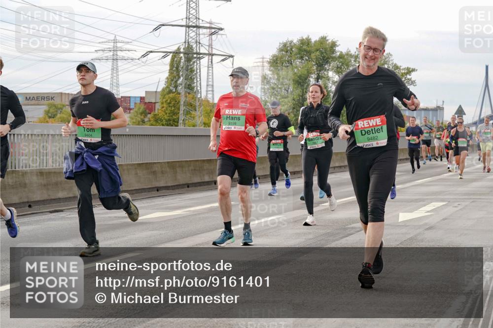 03.10.2025 - Köhlbrandbrückenlauf Michael Burmester http://msf.ph/oto/9161401 03.10.2025 15:59:32 Position 3 9404, 9198, 9482 meine-sportfotos.de