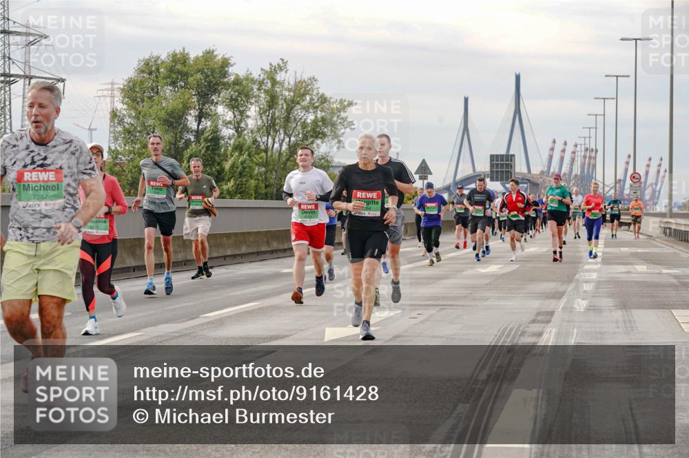 03.10.2025 - Köhlbrandbrückenlauf Michael Burmester http://msf.ph/oto/9161428 03.10.2025 15:59:42 Position 3 7587 meine-sportfotos.de