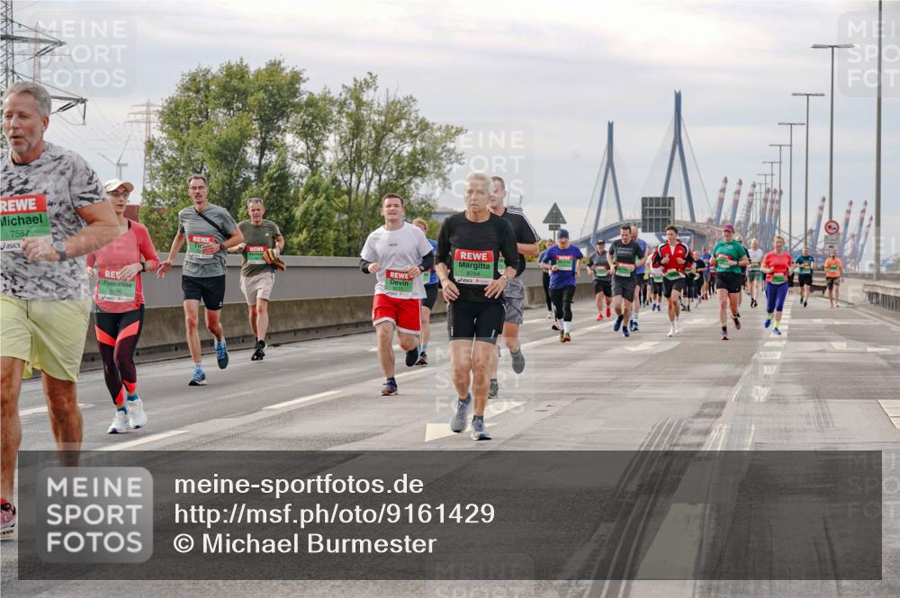 03.10.2025 - Köhlbrandbrückenlauf Michael Burmester http://msf.ph/oto/9161429 03.10.2025 15:59:42 Position 3 7587, 8835, 8764 meine-sportfotos.de