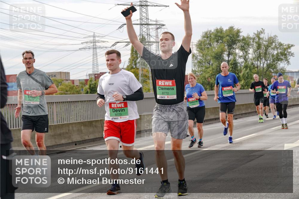 03.10.2025 - Köhlbrandbrückenlauf Michael Burmester http://msf.ph/oto/9161441 03.10.2025 15:59:46 Position 3 7253, 8773, 8772 meine-sportfotos.de