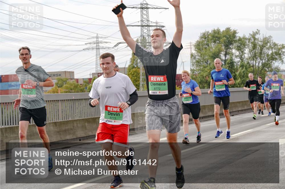 03.10.2025 - Köhlbrandbrückenlauf Michael Burmester http://msf.ph/oto/9161442 03.10.2025 15:59:46 Position 3 7253, 8773, 8772 meine-sportfotos.de