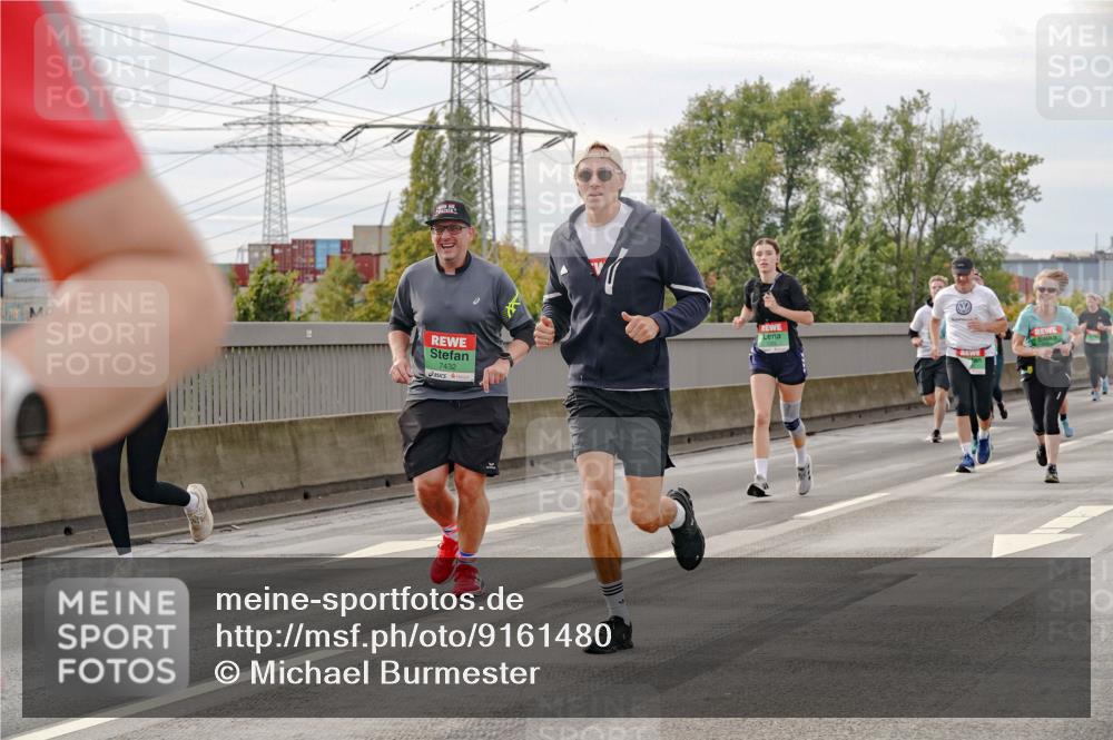 03.10.2025 - Köhlbrandbrückenlauf Michael Burmester http://msf.ph/oto/9161480 03.10.2025 15:59:58 Position 3 1, 7432 meine-sportfotos.de