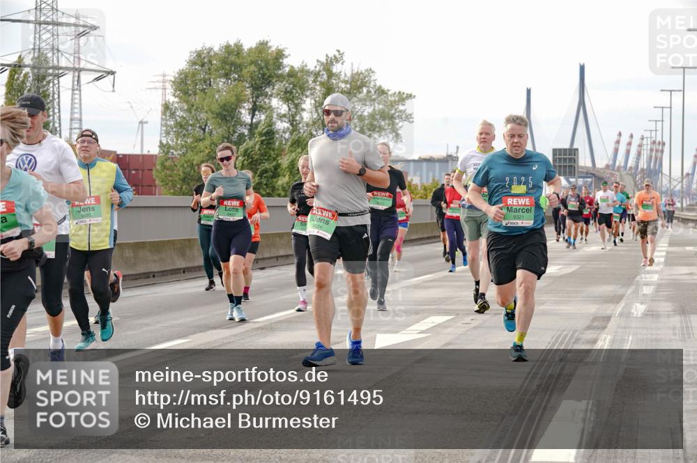 03.10.2025 - Köhlbrandbrückenlauf Michael Burmester http://msf.ph/oto/9161495 03.10.2025 16:00:03 Position 3 9080, 8451, 9054, 2025, 9321 meine-sportfotos.de