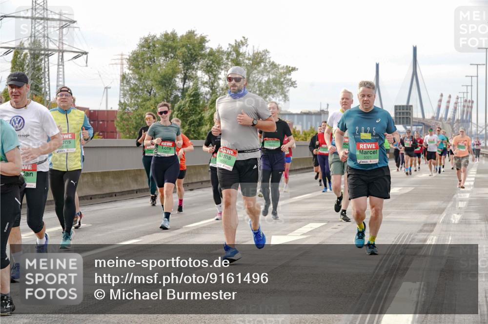 03.10.2025 - Köhlbrandbrückenlauf Michael Burmester http://msf.ph/oto/9161496 03.10.2025 16:00:03 Position 3 9080, 9054, 2025, 9321 meine-sportfotos.de