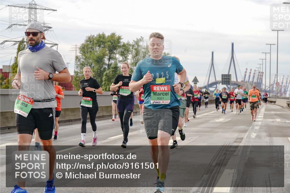 03.10.2025 - Köhlbrandbrückenlauf Michael Burmester http://msf.ph/oto/9161501 03.10.2025 16:00:05 Position 3 67, 9054, 2025, 9321 meine-sportfotos.de