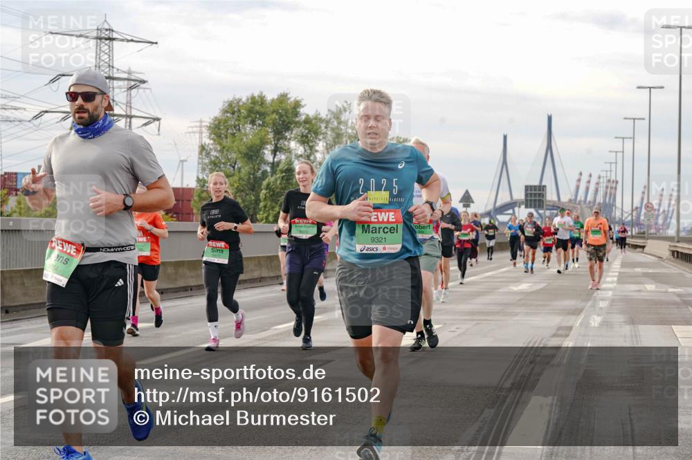 03.10.2025 - Köhlbrandbrückenlauf Michael Burmester http://msf.ph/oto/9161502 03.10.2025 16:00:05 Position 3 054, 2025, 9321 meine-sportfotos.de
