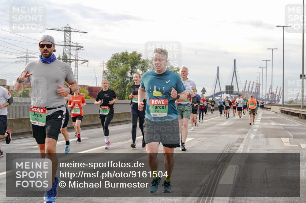 03.10.2025 - Köhlbrandbrückenlauf Michael Burmester http://msf.ph/oto/9161504 03.10.2025 16:00:05 Position 3 51, 9054, 2025, 9321 meine-sportfotos.de