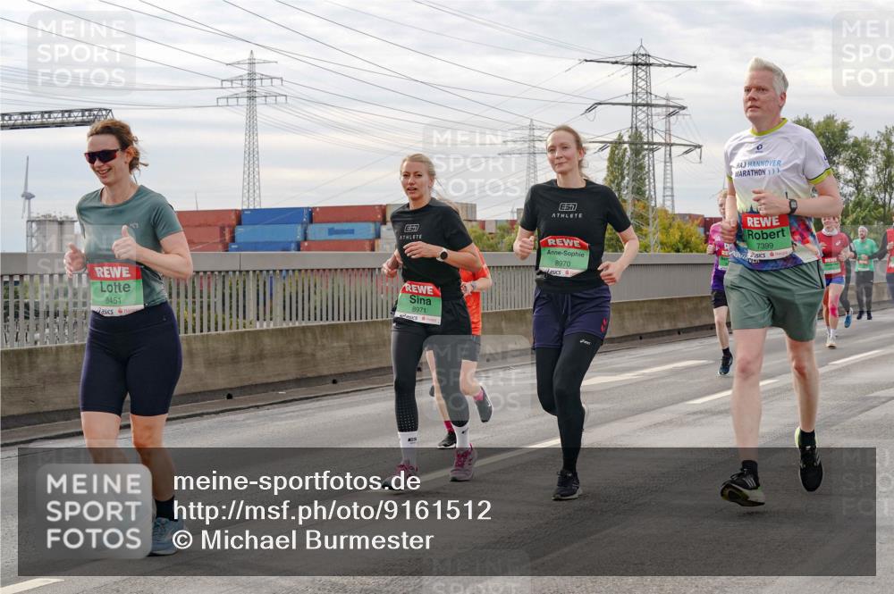 03.10.2025 - Köhlbrandbrückenlauf Michael Burmester http://msf.ph/oto/9161512 03.10.2025 16:00:08 Position 3 7, 8451, 8971, 8970, 7399 meine-sportfotos.de