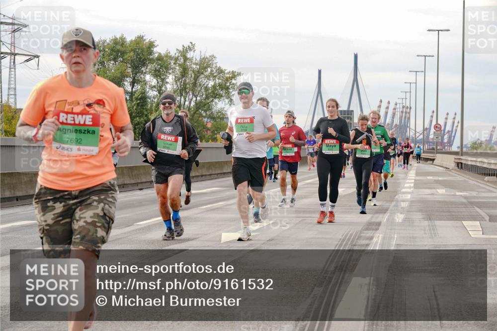 03.10.2025 - Köhlbrandbrückenlauf Michael Burmester http://msf.ph/oto/9161532 03.10.2025 16:00:16 Position 3 7692, 9708, 9745 meine-sportfotos.de