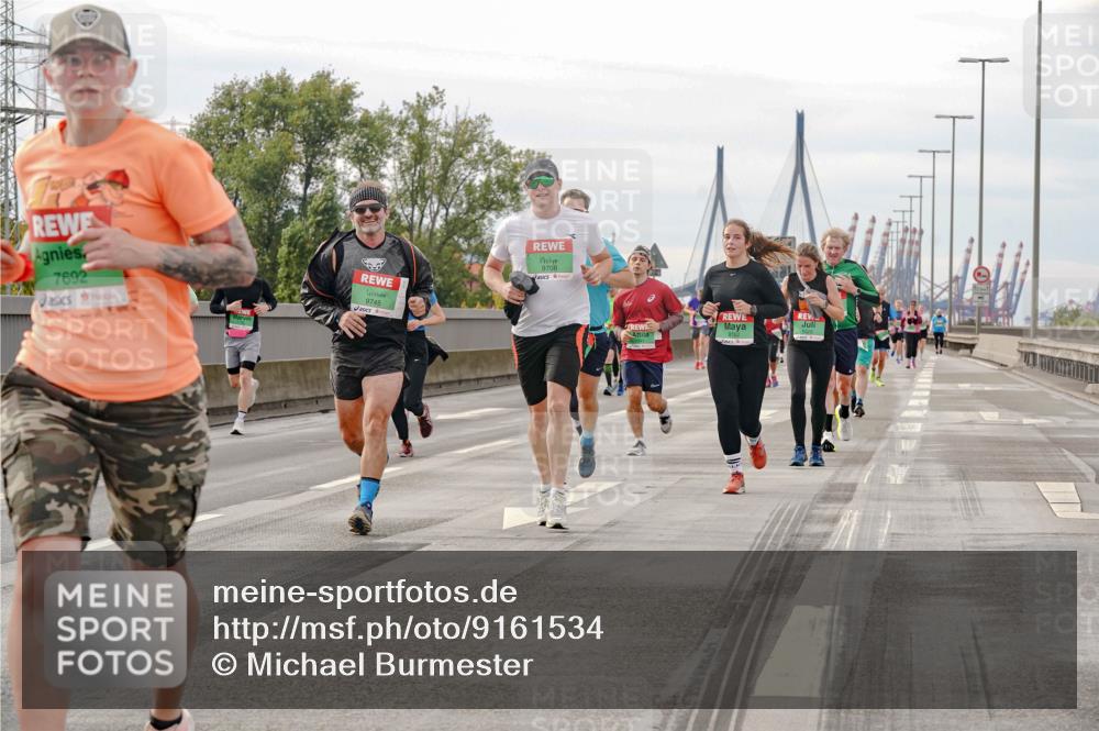 03.10.2025 - Köhlbrandbrückenlauf Michael Burmester http://msf.ph/oto/9161534 03.10.2025 16:00:16 Position 3 7692, 9745, 9708 meine-sportfotos.de