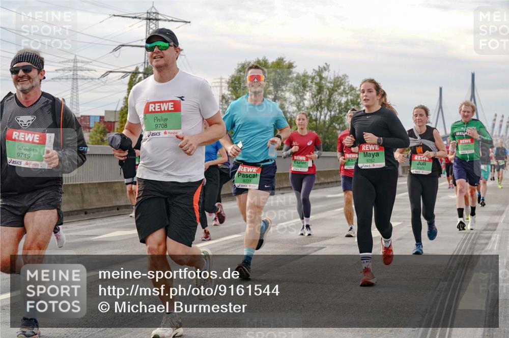 03.10.2025 - Köhlbrandbrückenlauf Michael Burmester http://msf.ph/oto/9161544 03.10.2025 16:00:19 Position 3 9745, 9708, 8762, 9325, 8771 meine-sportfotos.de