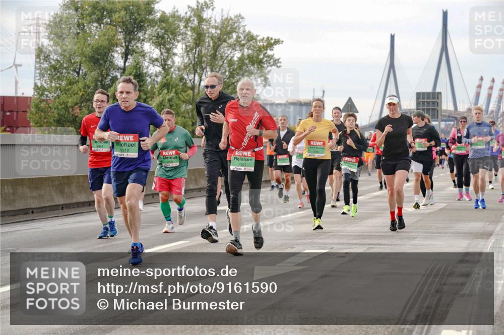 03.10.2025 - Köhlbrandbrückenlauf Michael Burmester http://msf.ph/oto/9161590 03.10.2025 16:00:37 Position 3 9318, 8881, 7661 meine-sportfotos.de
