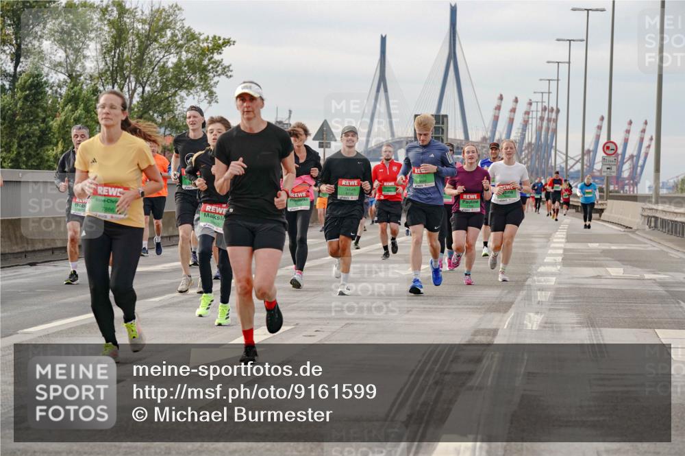 03.10.2025 - Köhlbrandbrückenlauf Michael Burmester http://msf.ph/oto/9161599 03.10.2025 16:00:40 Position 3 7886, 7786, 12 meine-sportfotos.de
