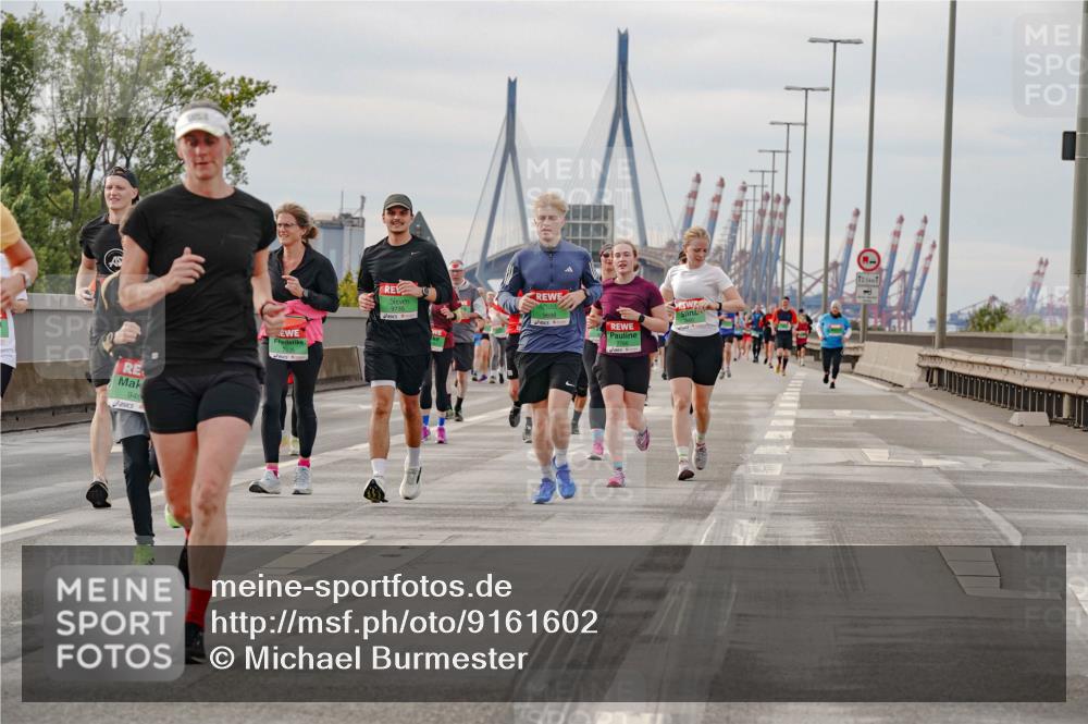 03.10.2025 - Köhlbrandbrückenlauf Michael Burmester http://msf.ph/oto/9161602 03.10.2025 16:00:41 Position 3 946, 9735, 121 meine-sportfotos.de