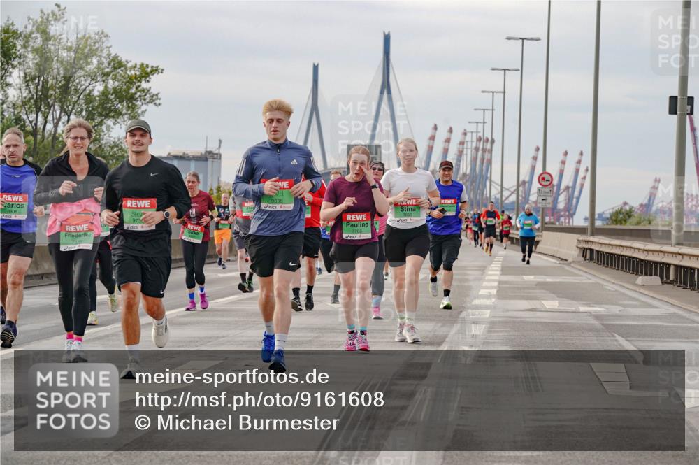 03.10.2025 - Köhlbrandbrückenlauf Michael Burmester http://msf.ph/oto/9161608 03.10.2025 16:00:43 Position 3 973, 7635, 9698, 7660, 12 meine-sportfotos.de