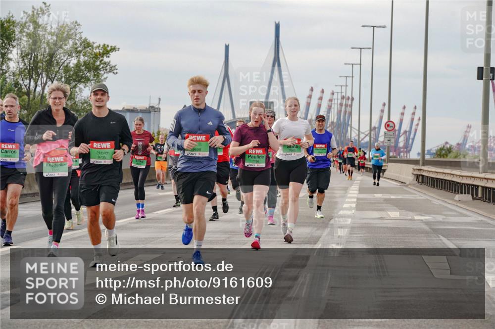 03.10.2025 - Köhlbrandbrückenlauf Michael Burmester http://msf.ph/oto/9161609 03.10.2025 16:00:43 Position 3 8908, 7635, 9698, 9735, 7786 meine-sportfotos.de