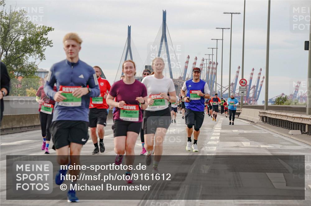 03.10.2025 - Köhlbrandbrückenlauf Michael Burmester http://msf.ph/oto/9161612 03.10.2025 16:00:45 Position 3 7766, 7660, 12, 5 meine-sportfotos.de