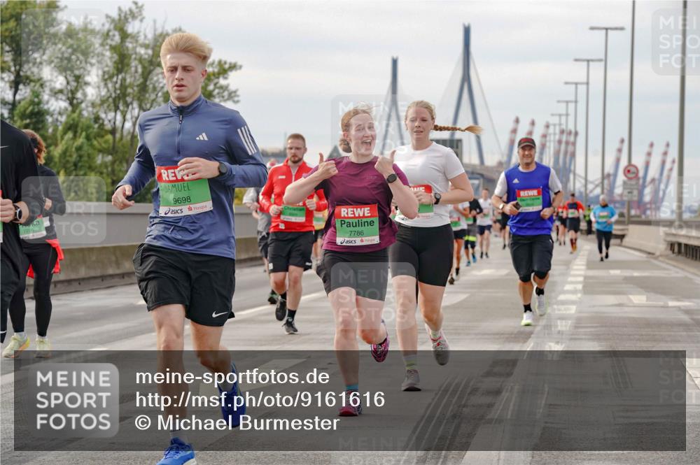 03.10.2025 - Köhlbrandbrückenlauf Michael Burmester http://msf.ph/oto/9161616 03.10.2025 16:00:46 Position 3 7790, 9698, 7786 meine-sportfotos.de