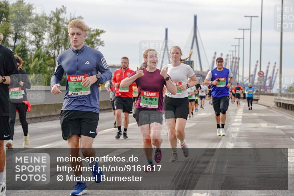 03.10.2025 - Köhlbrandbrückenlauf Michael Burmester http://msf.ph/oto/9161617 03.10.2025 16:00:46 Position 3 7790, 9698, 7786 meine-sportfotos.de