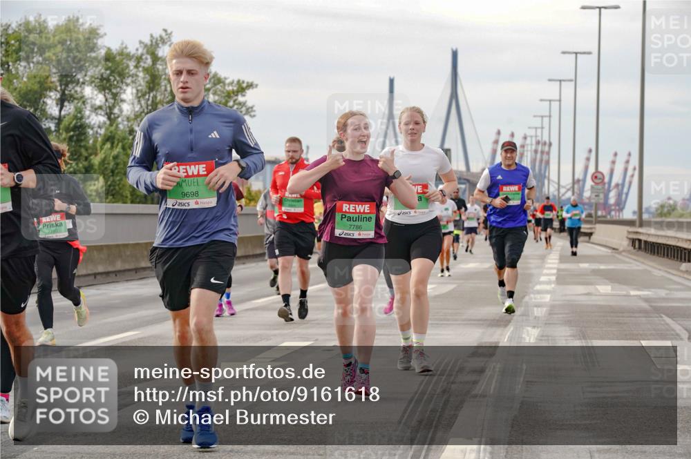 03.10.2025 - Köhlbrandbrückenlauf Michael Burmester http://msf.ph/oto/9161618 03.10.2025 16:00:46 Position 3 7790, 9698, 7786 meine-sportfotos.de