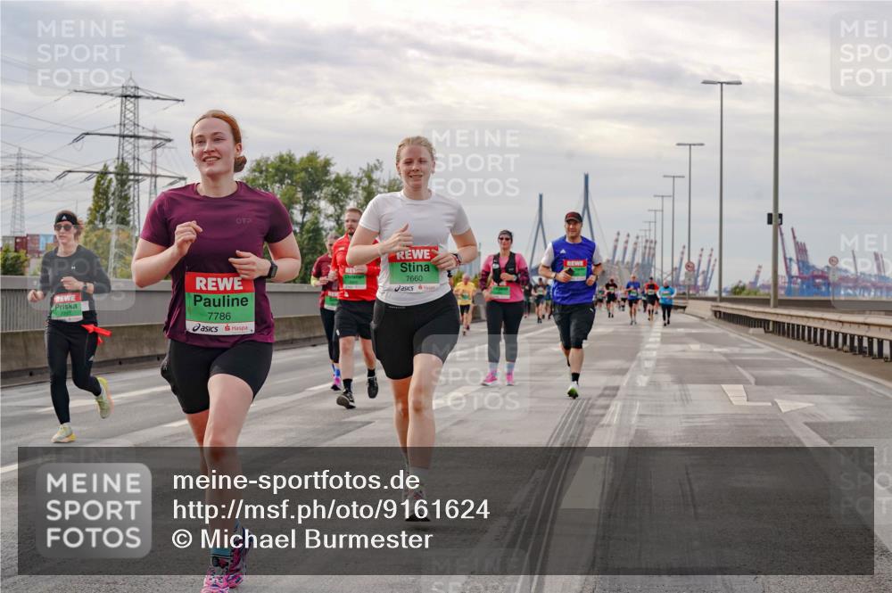 03.10.2025 - Köhlbrandbrückenlauf Michael Burmester http://msf.ph/oto/9161624 03.10.2025 16:00:49 Position 3 7786, 7660 meine-sportfotos.de