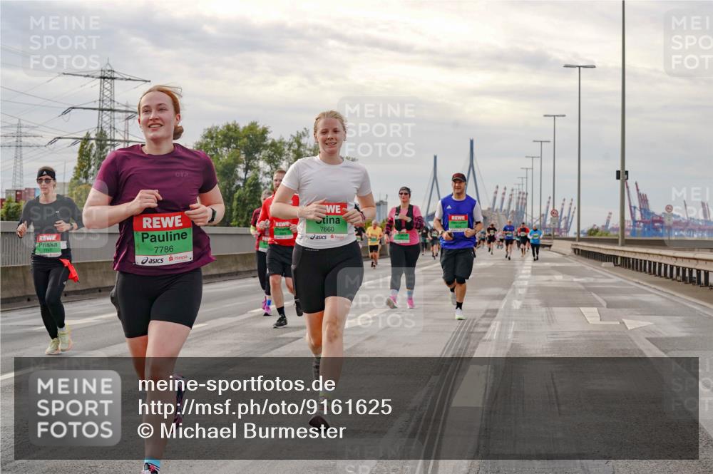 03.10.2025 - Köhlbrandbrückenlauf Michael Burmester http://msf.ph/oto/9161625 03.10.2025 16:00:49 Position 3 7790, 7786, 7660 meine-sportfotos.de